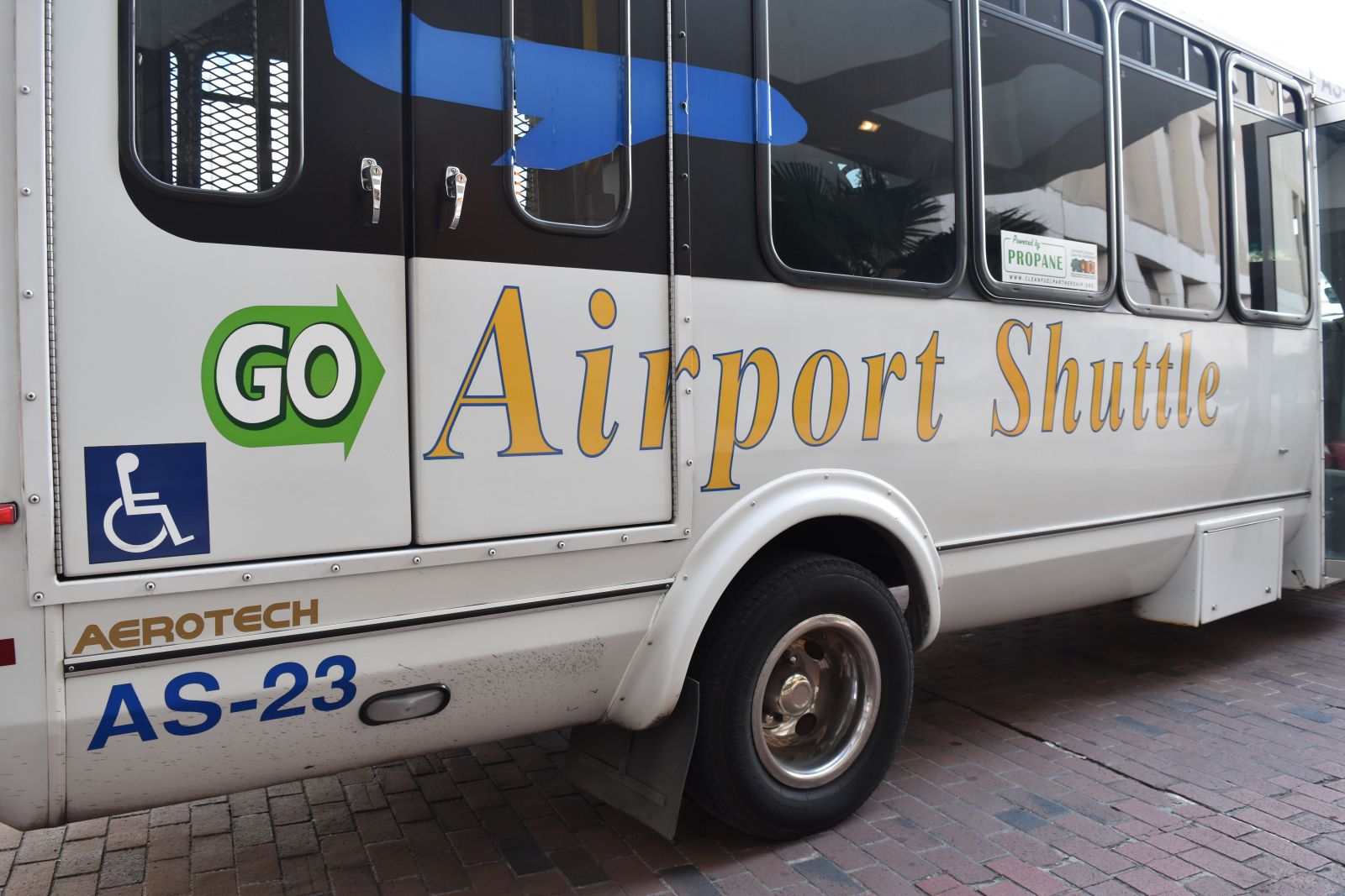 ada compliant airport shuttle new orleans